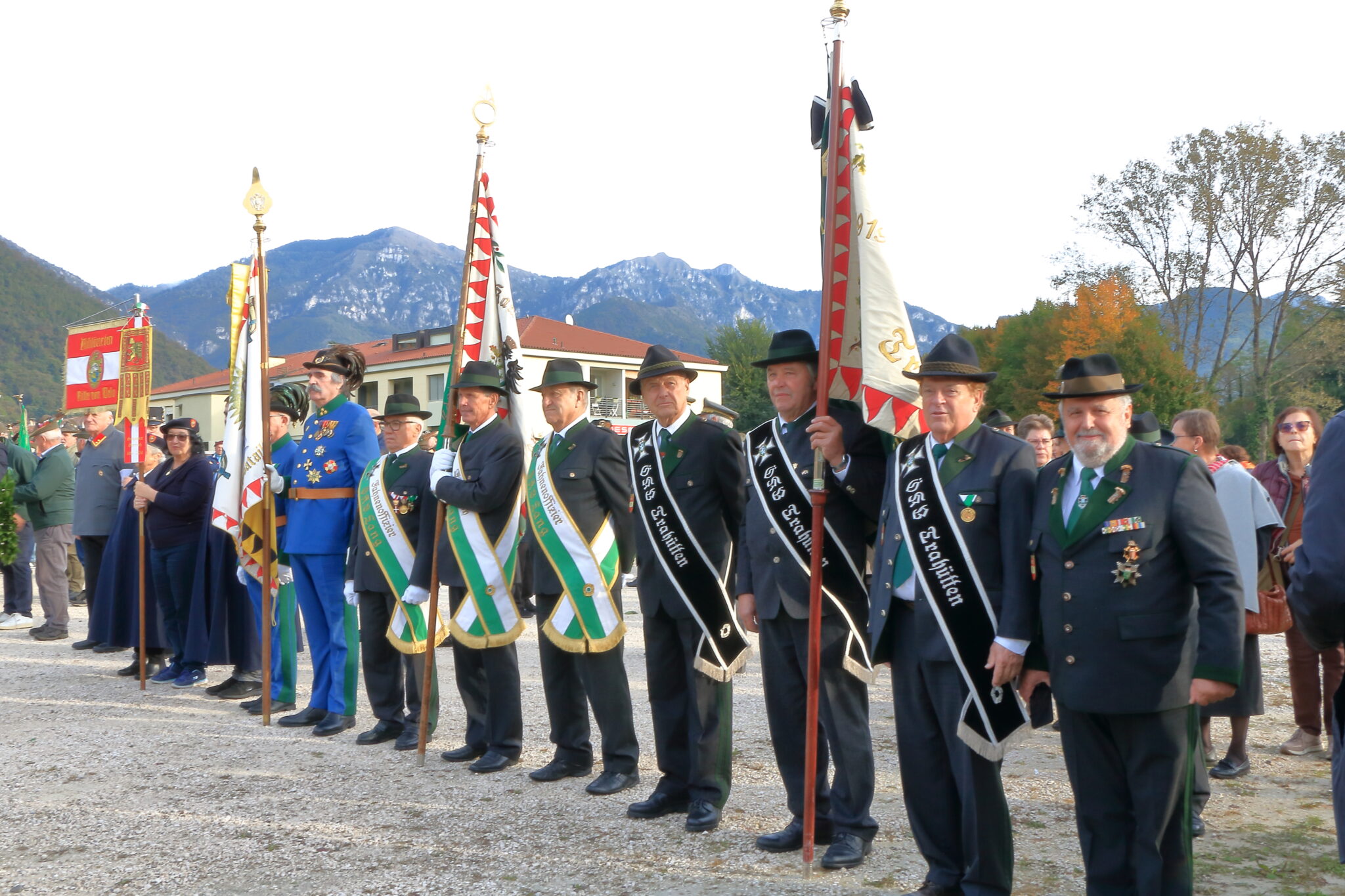 ÖKB Ortsverbände und Traditionsvereine bei der Gedenkzeremonie in Follina