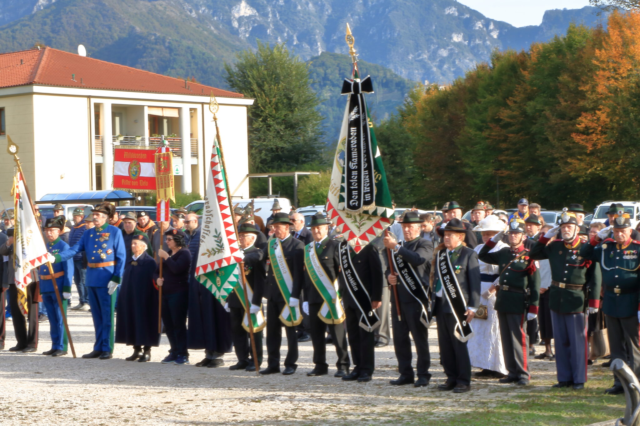 ÖKB Ortsverbände und Traditionsvereine bei der Gedenkzeremonie in Follina