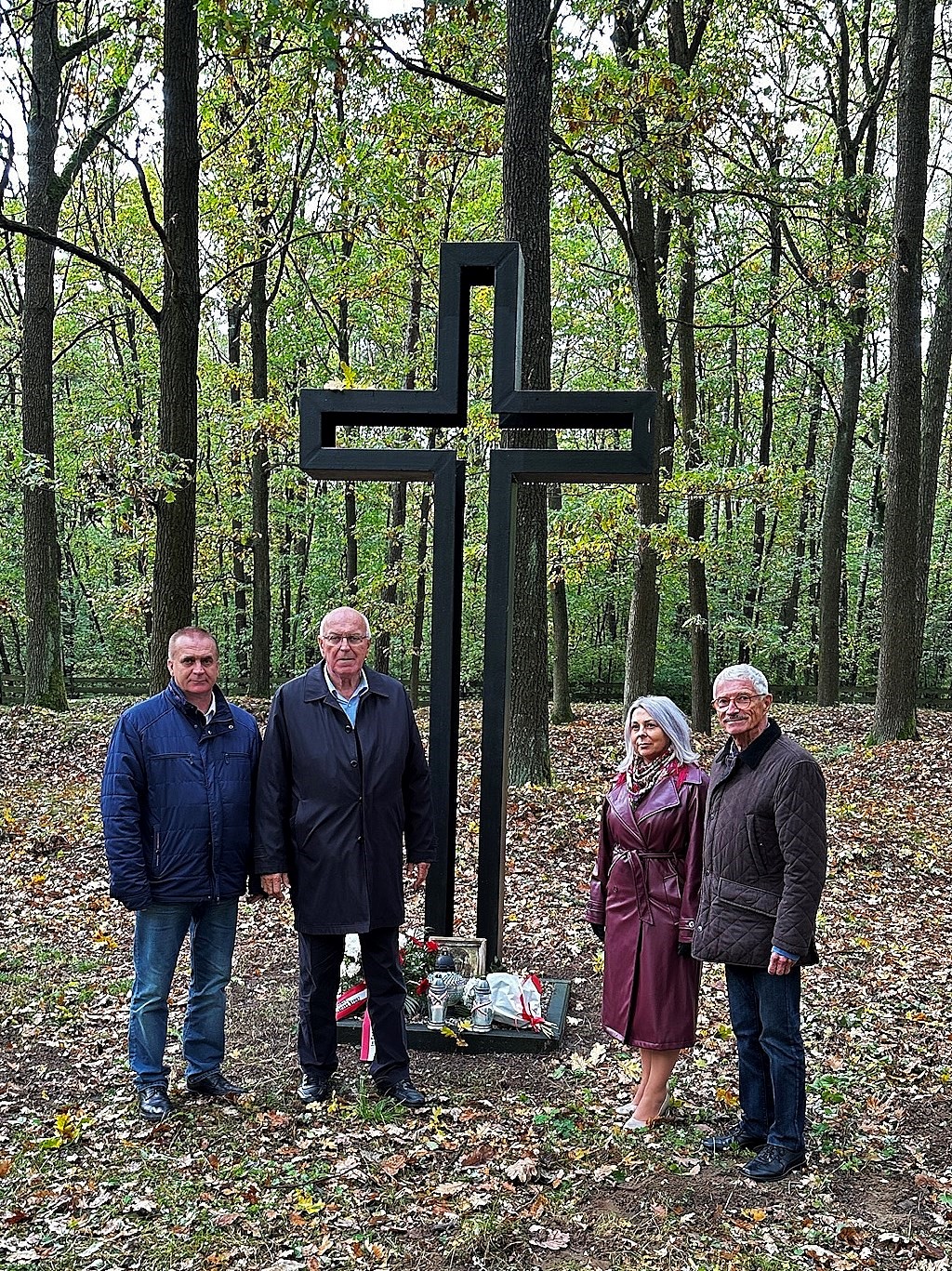 Am Soldatenfriedhof Bełżyce in der Gemeinde Wronów